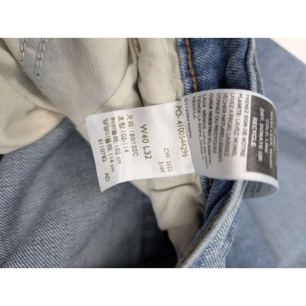 Levi's Signature Gold Athletic Fit Light Blue Wash Denim Jeans Men's Size‎ 40x32
